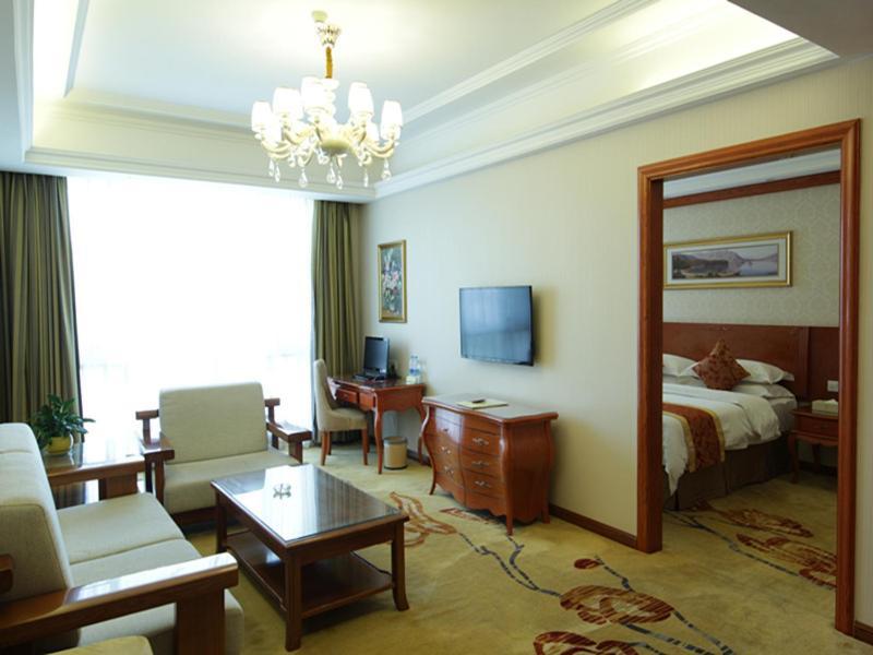Vienna Classic Hotel Kongtong Avenue Pingliang Екстериор снимка